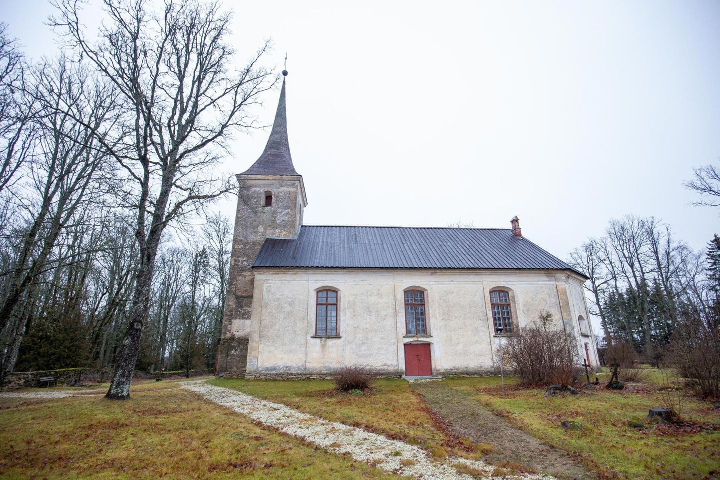 Riigikogu erakondade jagatavast regionaalsete investeeringute rahast 10 000 eurot läheb Anna kirikule akende uuenduseks.