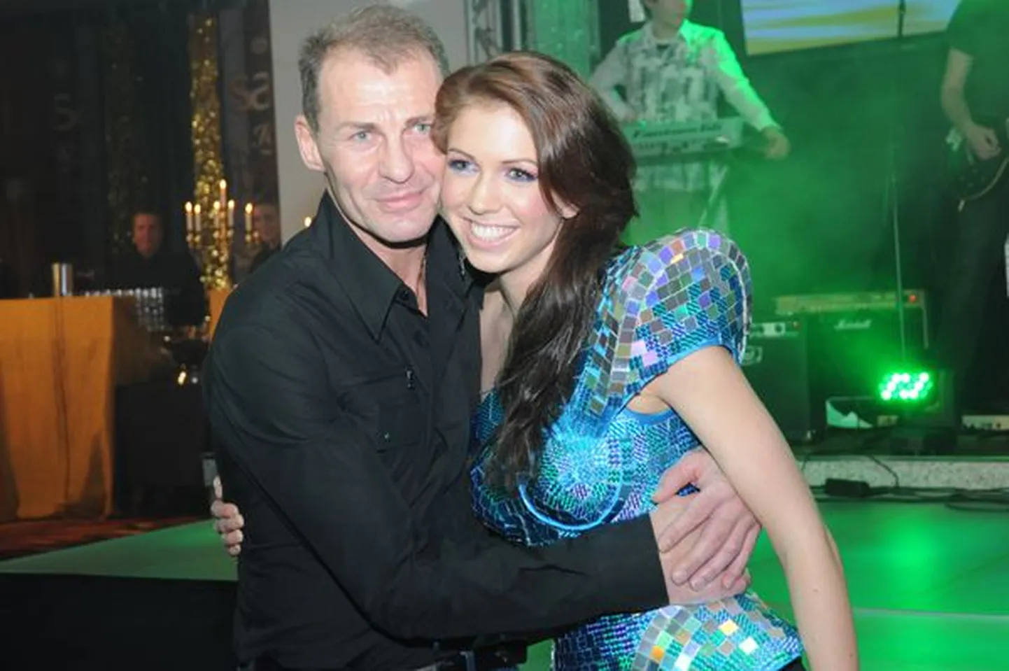 Kroonika Seksikamate valimine, 13.02.2009 - ärimees Oleg Ljadov on lauljatar Laura Põldvere onu.