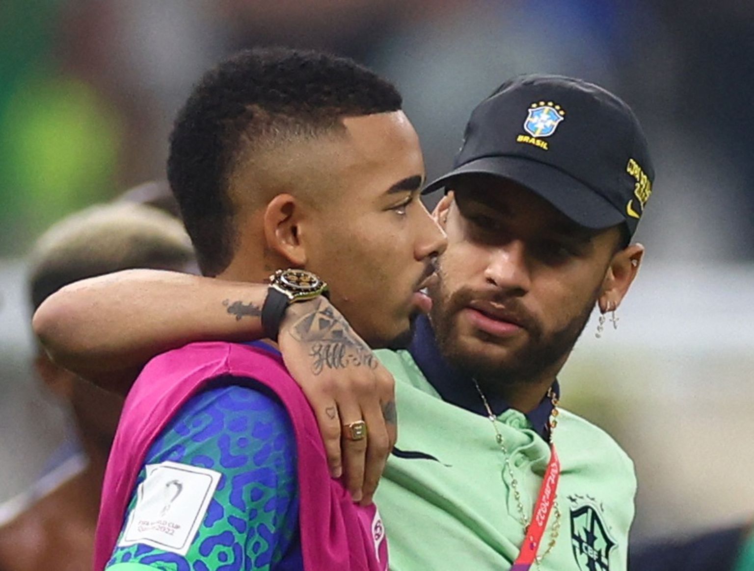 Neymar lohutamas Gabriel Jesust, kelle turniir on Kataris lõppenud.