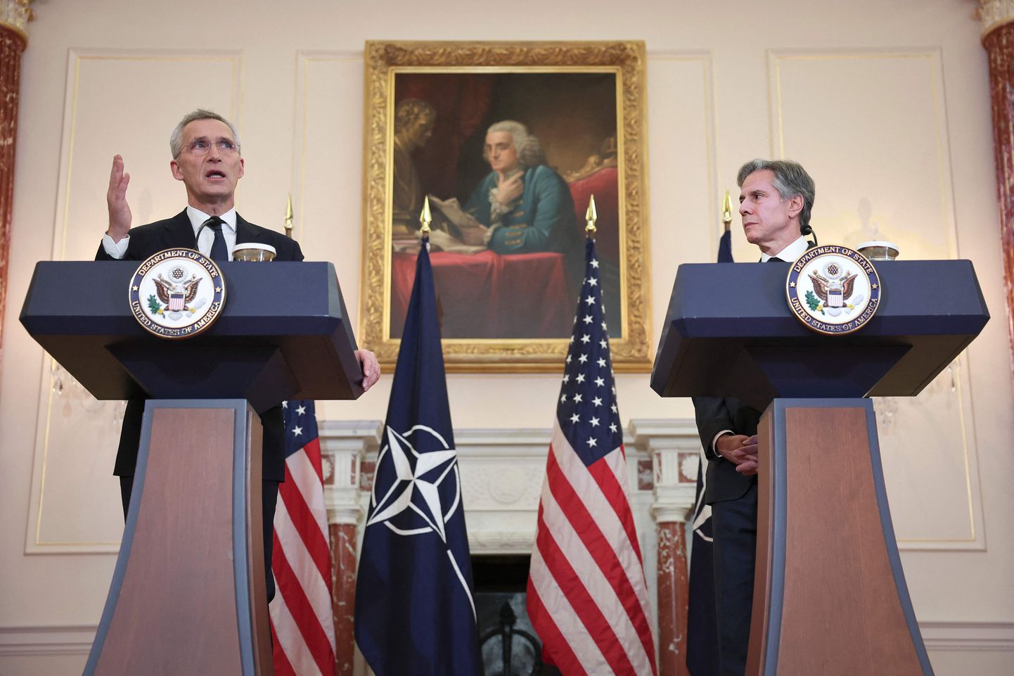 USA välisminister Antony Blinken (paremal) ja NATO peasekretär Jens Stoltenberg 8. veebruaril 2023 Ühendriikide välisministeeriumis pressikonverentsi pidamas.