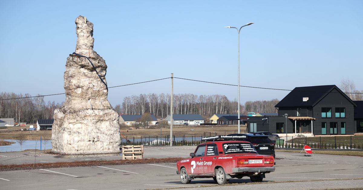 Самый большой снеговик Эстонии может простоять до Ивановой ночи