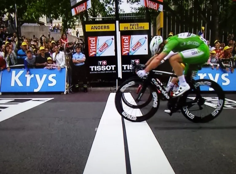 Fotofiniš Tour de France'i kolmandalt etapilt. Foto: Twitter