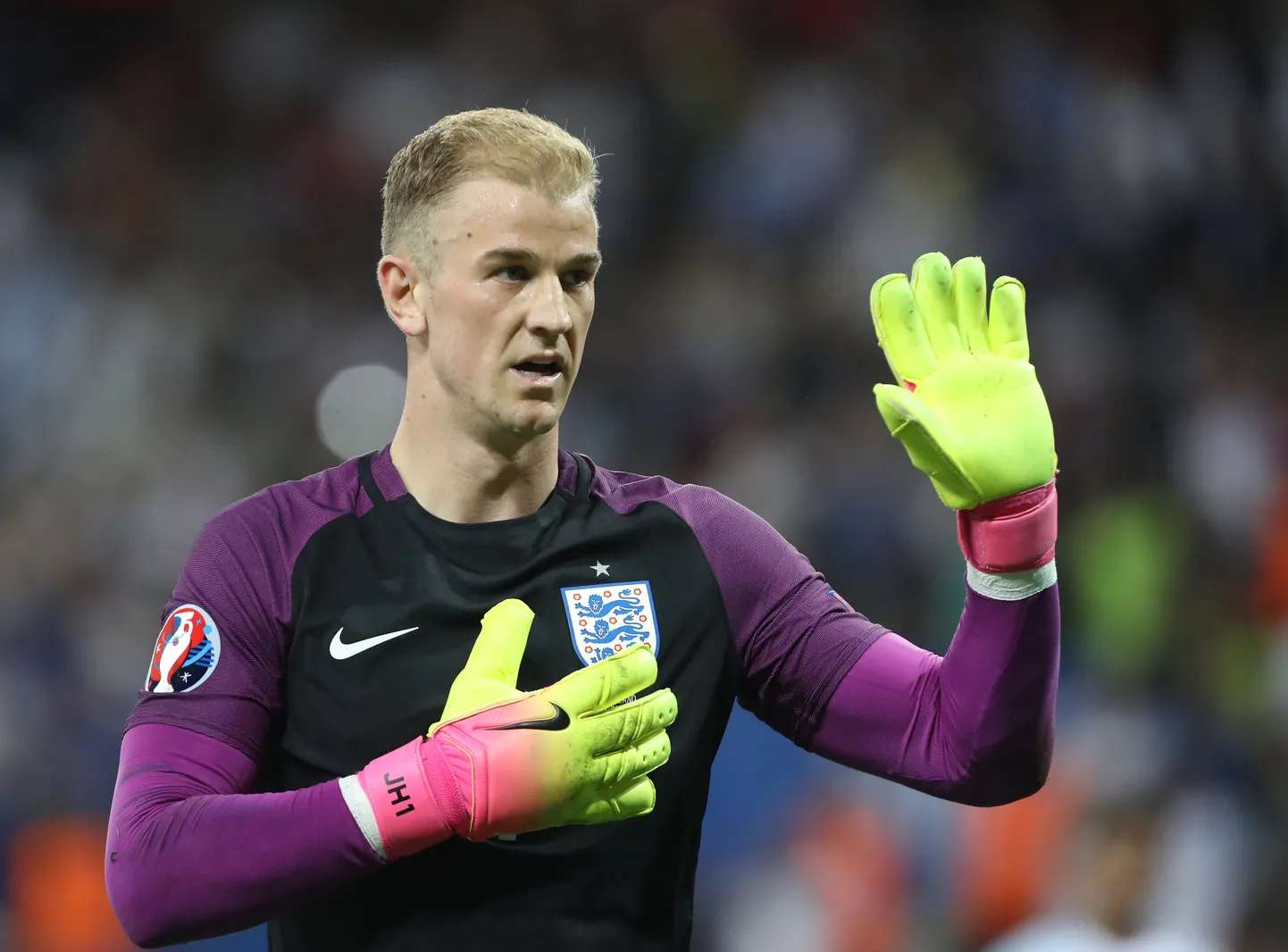 Joe Hart palus Inglismaa fännidelt pärast Islandile kaotamist vabandust.