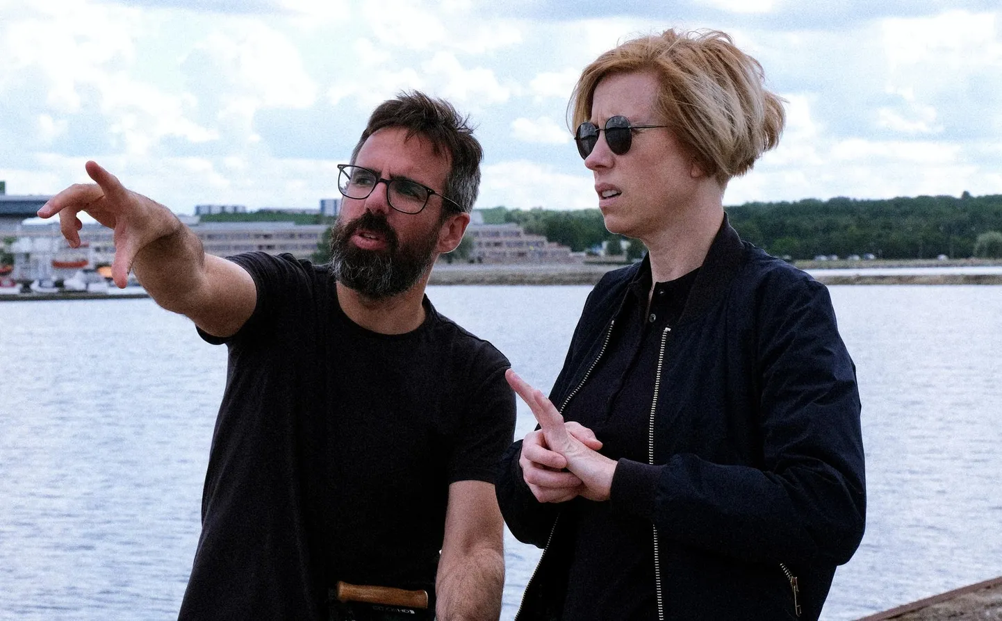 Kaheksa aastat Eestis elanud Hispaania filmitegija Miguel Llansó usaldas «Igaveses suves» Katariina Undile kõige veidrama rolli üldse: tule Interpoli uurijaks, kes jälitab kosmilist tehnoloogiat. Nagu «Mehed mustas» Eesti moodi!