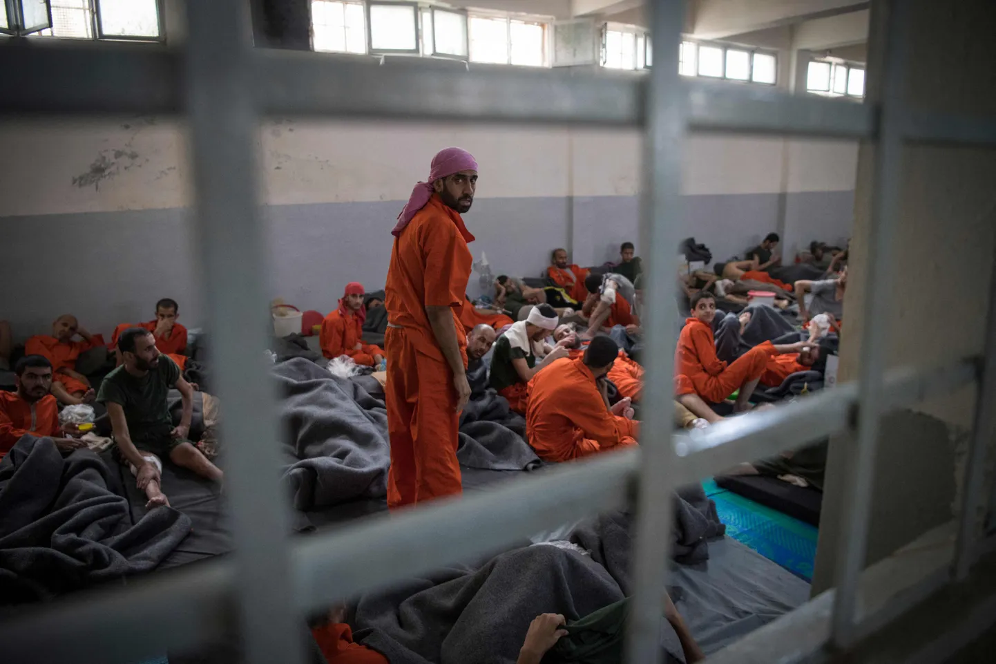 Islamiterroristliku rühmitusega ISIS seotuses kahtlustatavad kinnipeetavad ülerahvastatud Hasakeh’ vanglas 2019. aasta oktoobris.