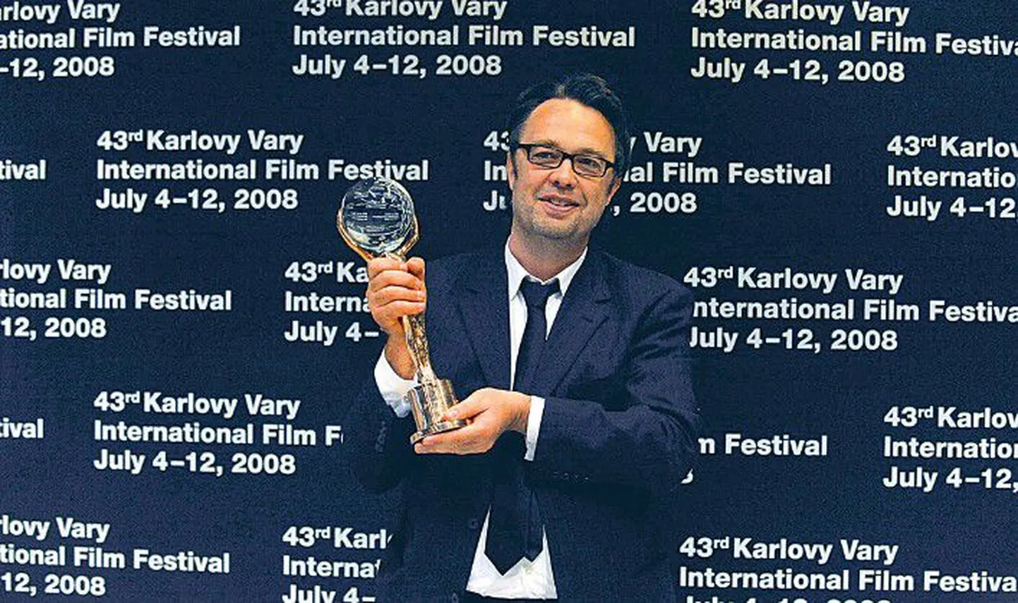 Taani režissöör Henrik Ruben Genz mõistab nalja, seekord lõi silma särama Karlovy Vary peaauhind, Kristallgloobus.