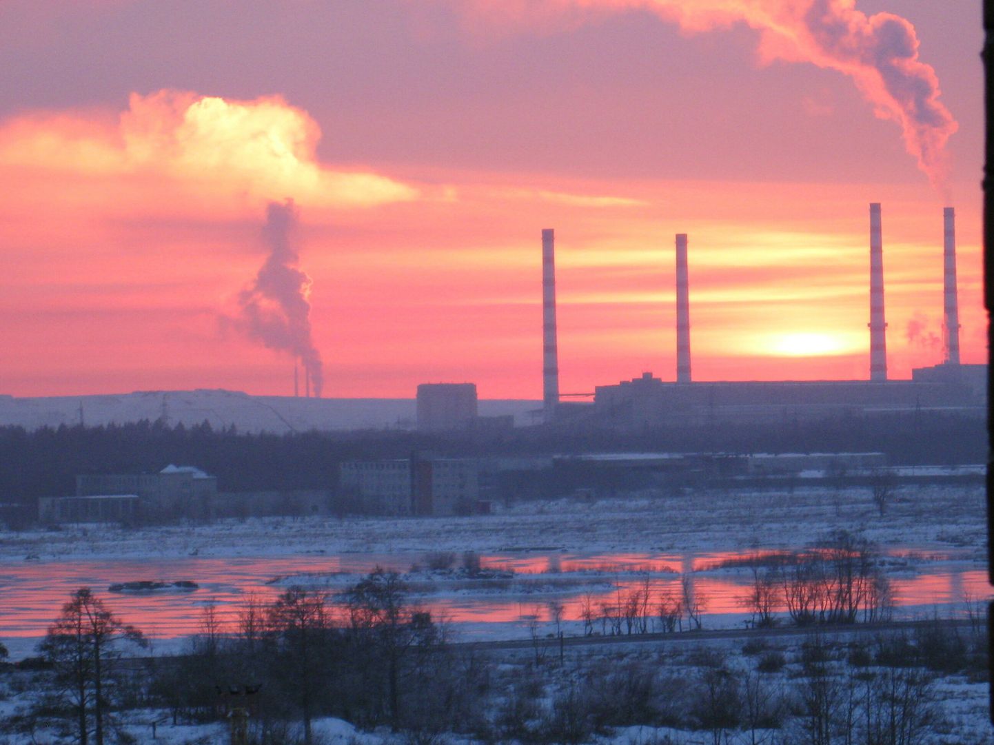 Закат над Нарвскими электростанциями (2009)
Категория "Электростанции как неотъемлемая часть Нарвы"