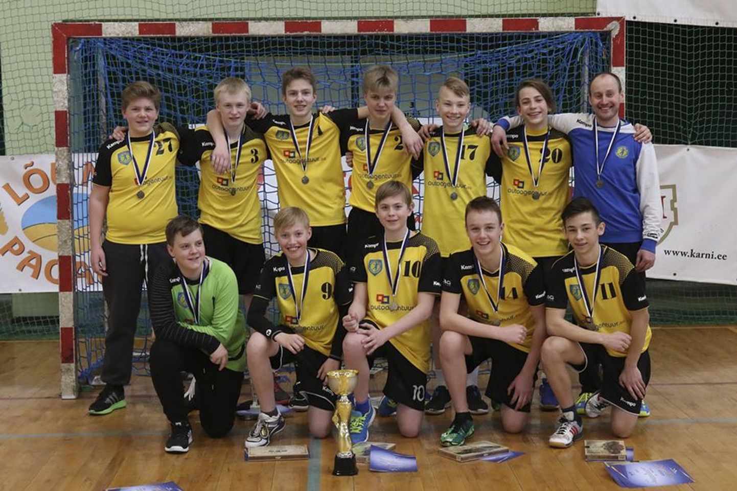 Viljandi 2002. aastal ja hiljem sündinud noormeeste käsipallimeeskond võitis Eesti meistrivõistlustel hõbemedali.