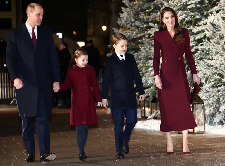 Принц Уильям, принцесса Шарлотта, принц Джордж и Кейт Миддлтон.