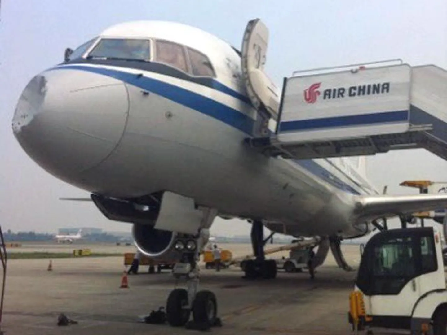 Рейс пассажирского самолета китайской авиакомпании Air China едва не закончился трагедией из-за загадочного происшествия, случившегося в воздухе.