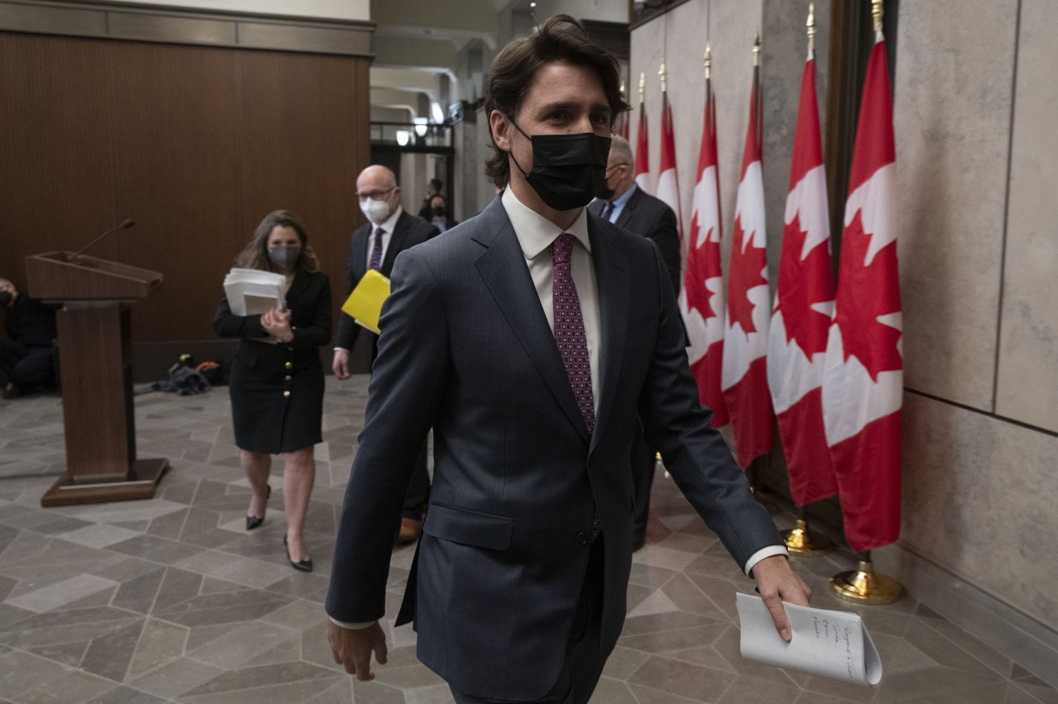 Kanada peaminister Justin Trudeau lahkumas 14. veebruaril Ottawas pressikonverentsilt, kus ta teatas, et Kanadas hakkab kehtima eriolukord, mis võimaldab lisapiiranguid