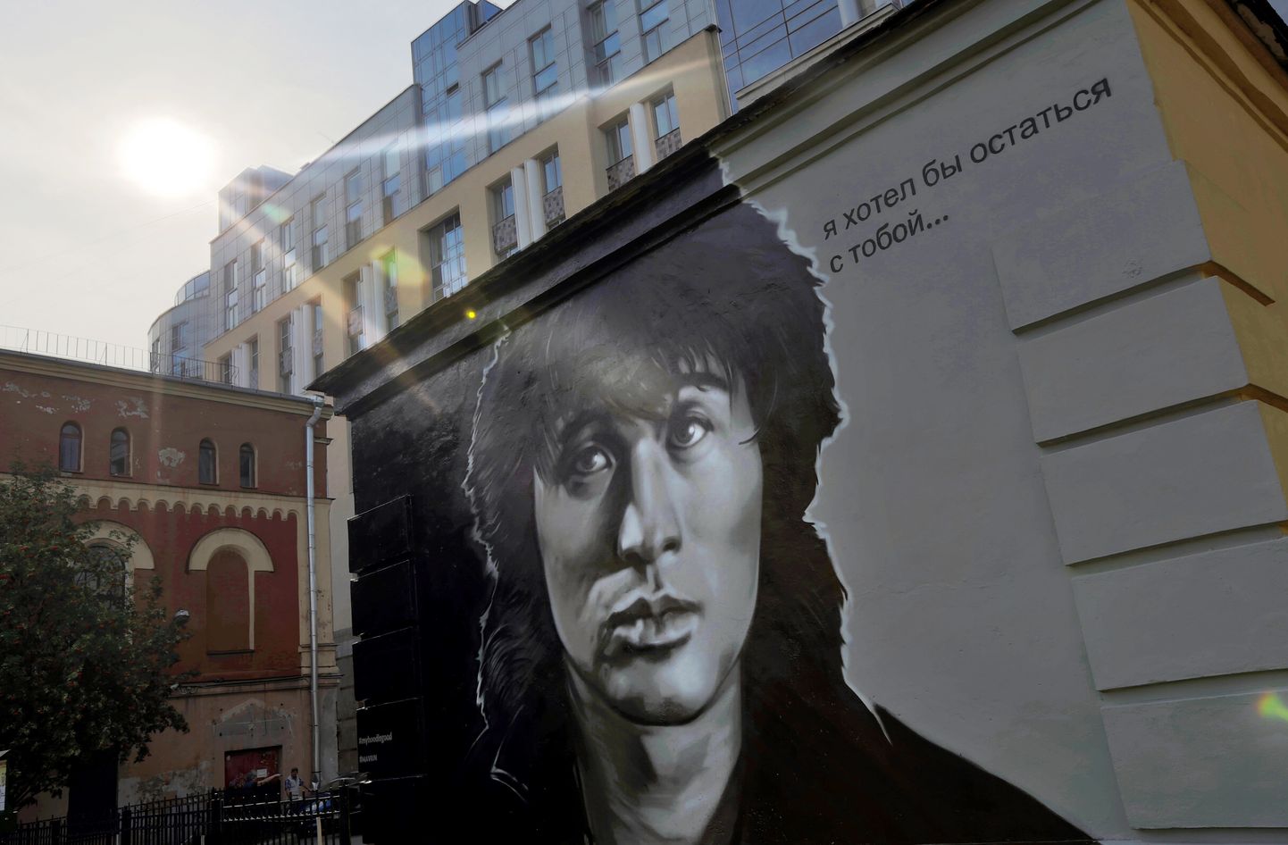 Viktor Tsoid kujutav seinamaaling Peterburis. Pilt on illustratiivne.