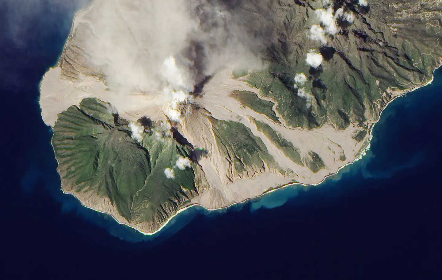 Soufriere`i vulkaan Kariibi meres asuval Montserrati saarel