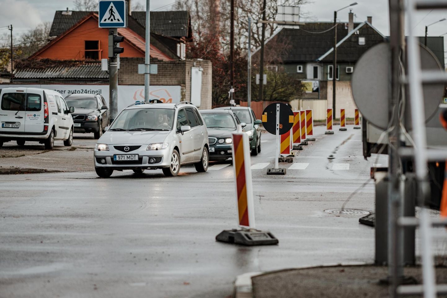 Tallinna maantee ja Jannseni tänava ristmiku remont jätkub ja taas keelatakse seal vasakpöörded.
