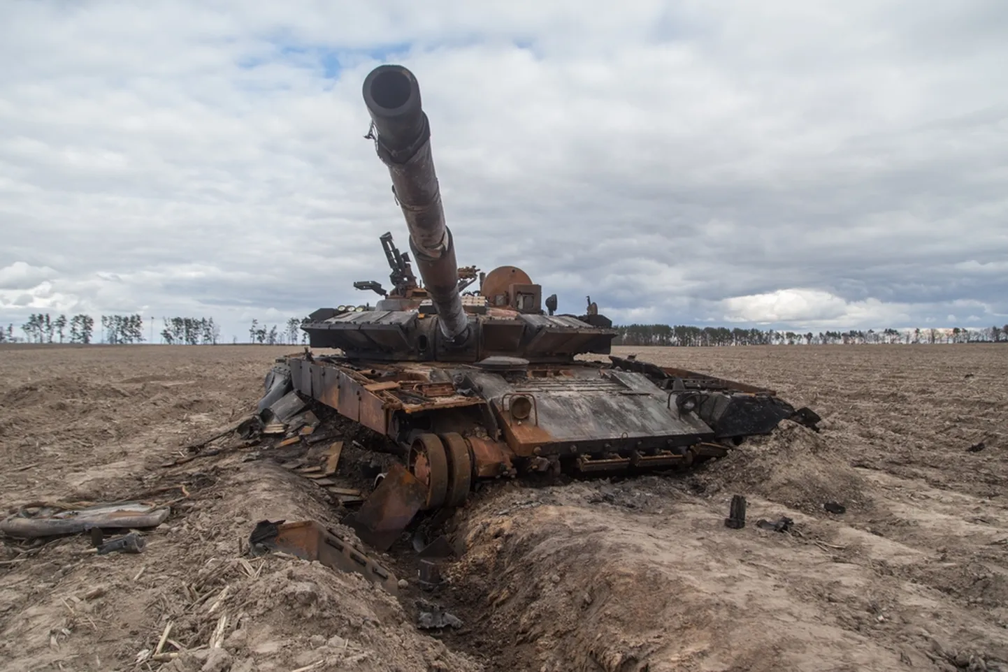 Iznīcināts Krievijas okupantu tanks. Ilustratīvs attēls.
