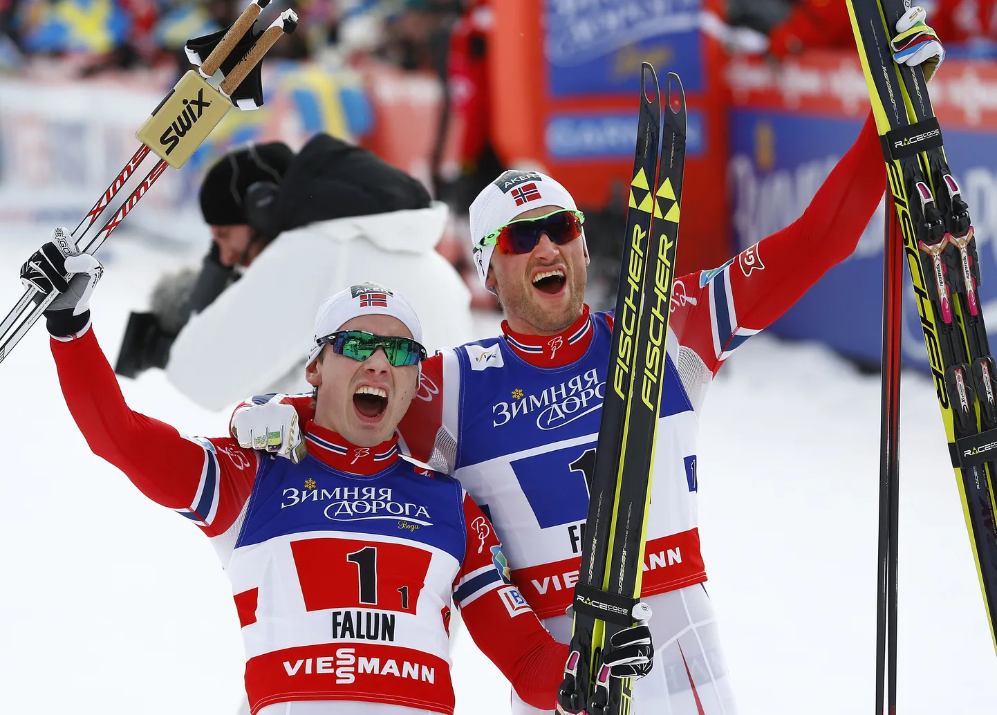 Finn Haagen Krogh (vasakul) ja Petter Northug tänast MM-tiitlit tähistamas.