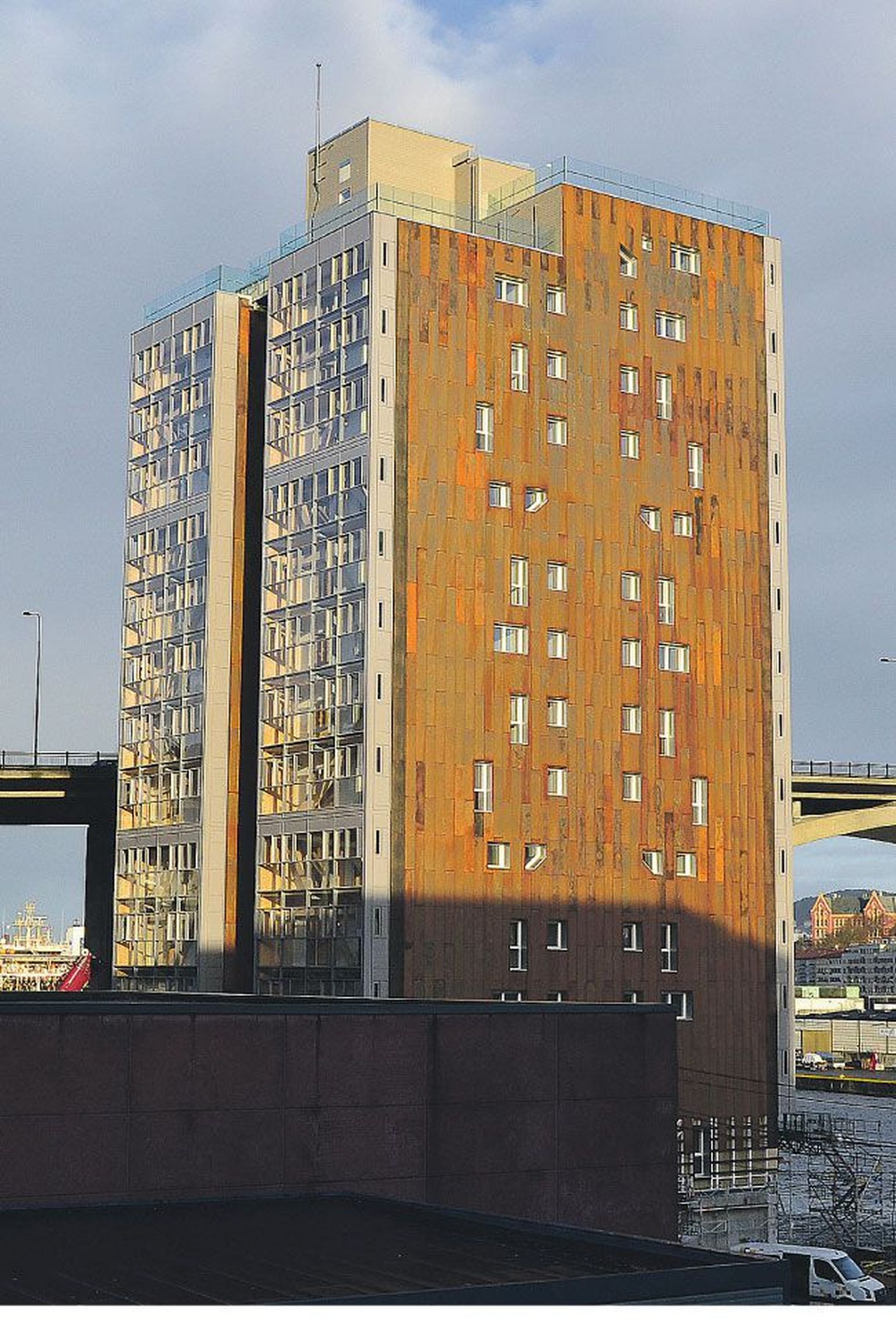 Bergenis valmiv maailma kõrgeim 14. korruseline puitmaja, kuhu elanikud juba jõuludeks sisse saavad kolida. 