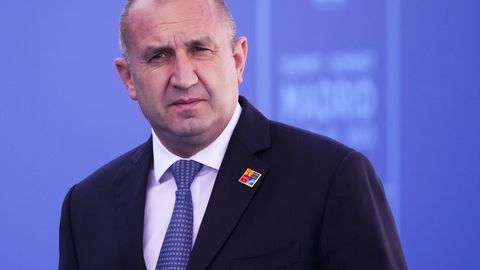 Bulgārijas parlamenta vēlēšanās uzvarējusi bijušā prezidenta Radeva koalīcija