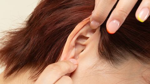 Arvad, et teed oma kõrvadele head? Harjumus, mis lükkab vaigu tegelikult sügavale kuulmekäiku