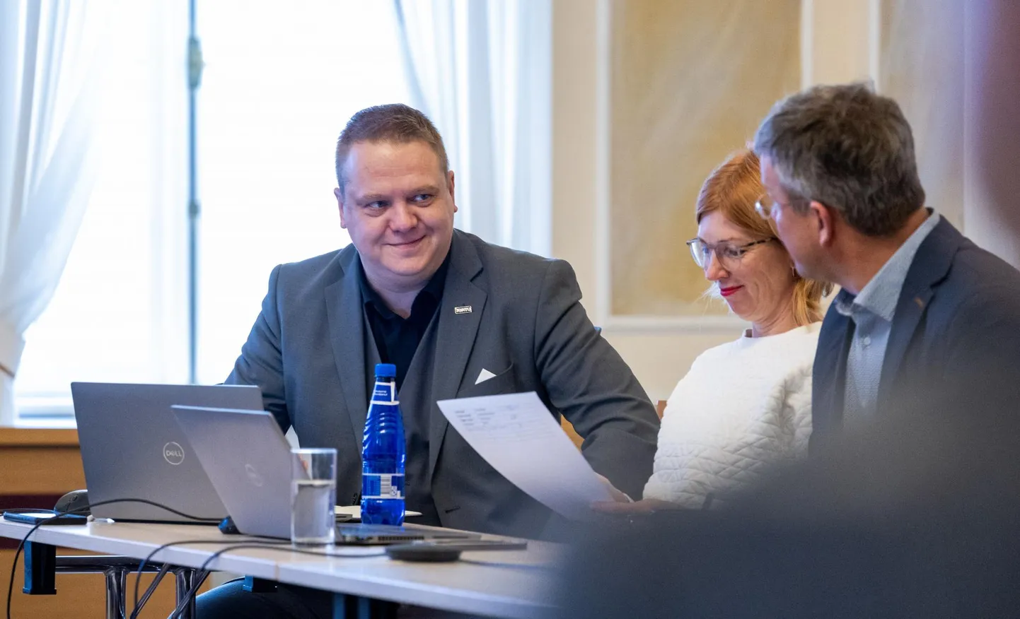 Õppuse kriisikomisjoni tööd juhtis eilsel koosolekul kriisikoordinaator Kristjan Kostabi. Ta tõdes, et varasematest õppustest on palju õpitud, kuid küllap näitab Decisive Lancer kätte uued probleemid.