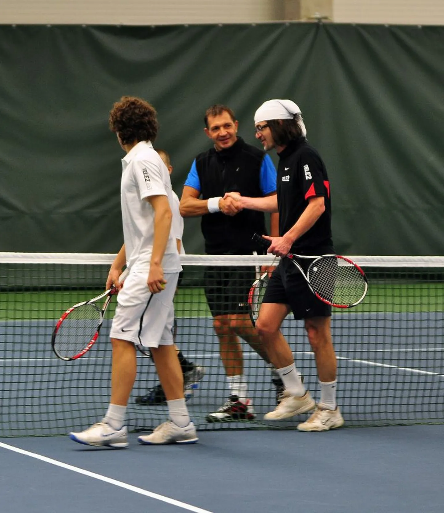 Armand Levandi (vasakult), Urmas Sõõrumaa, Andres Jõesaar ja 10-aastane tenniselootus Kenneth Raismaa (taga).