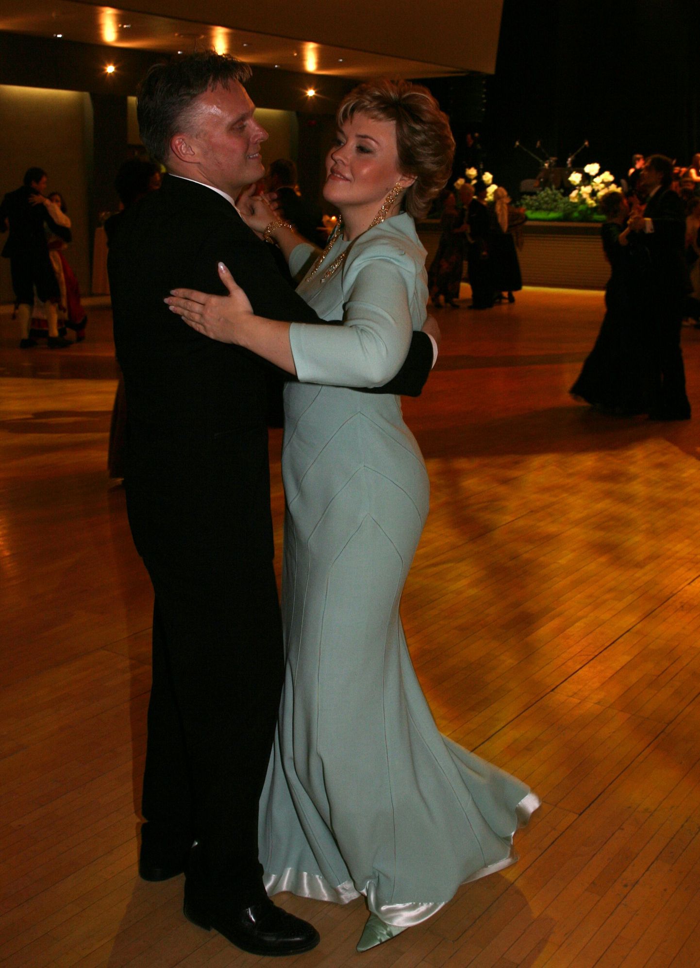 Imre Sööäär ja Maret Maripuu presidendi vastuvõtul tantsimas.