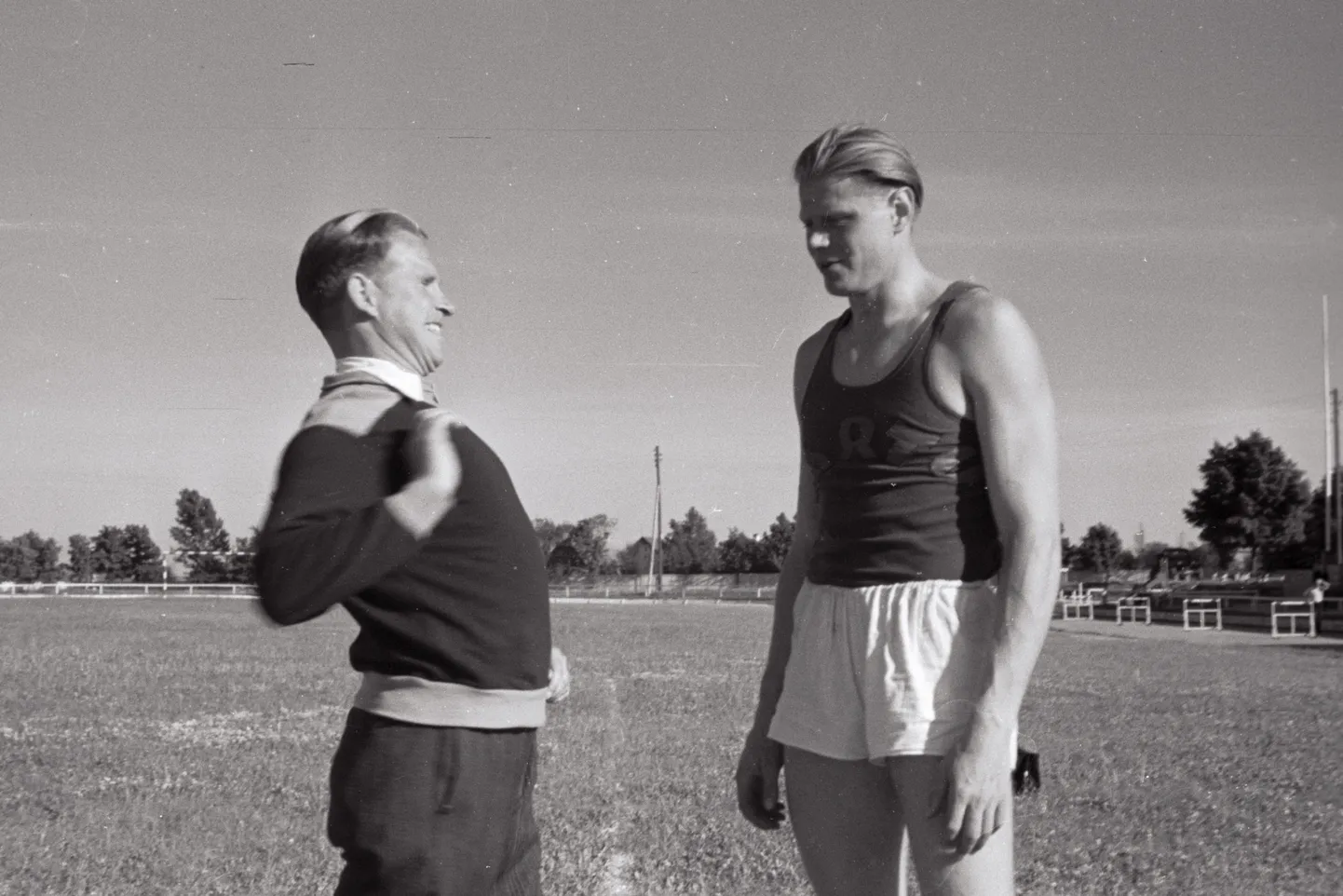 Tartu, 1949. Treener Fred Kudu ja Eesti kümnevõistluse suurkuju Heino Lipp.