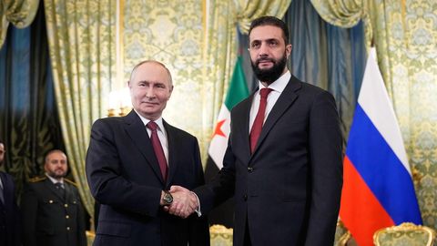 Sīrijas pagaidu prezidents Maskavā tiekas ar Putinu