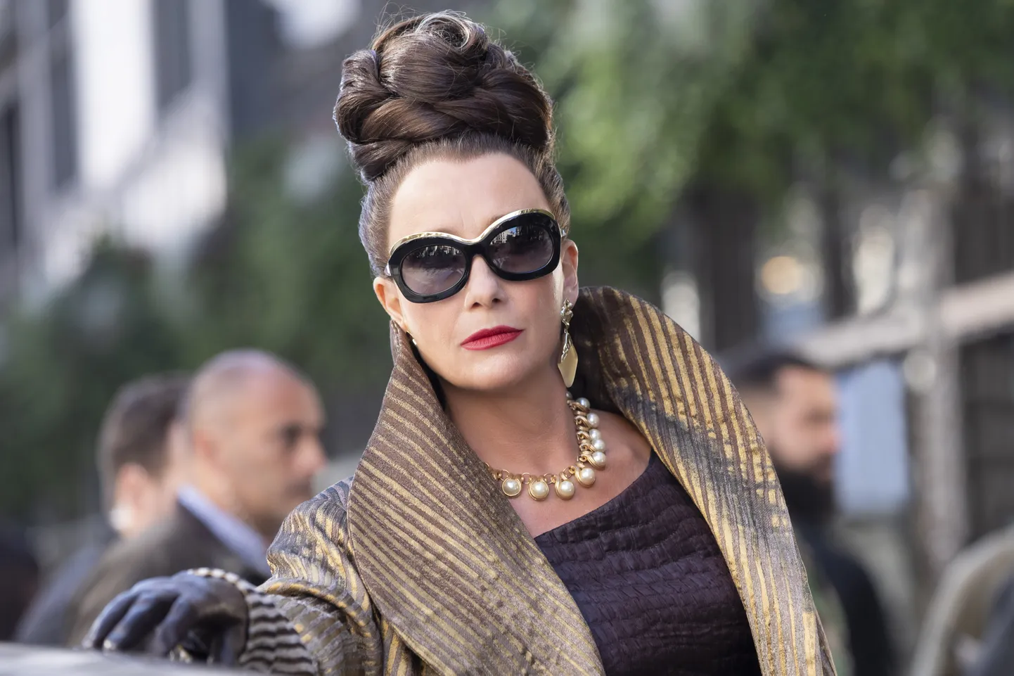 Emma Thompson parunessi rollis filmis  «Cruella» (2021).