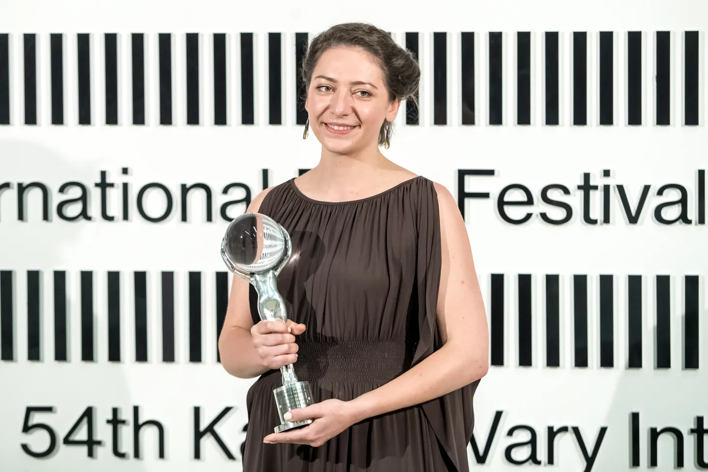 Ksenija Okhapkina dokumentaalfilm «Surematu» võitis Karlovy Vary rahvusvahelisel filmifestivalil dokumentaalfilmide kategoorias peaauhinna.