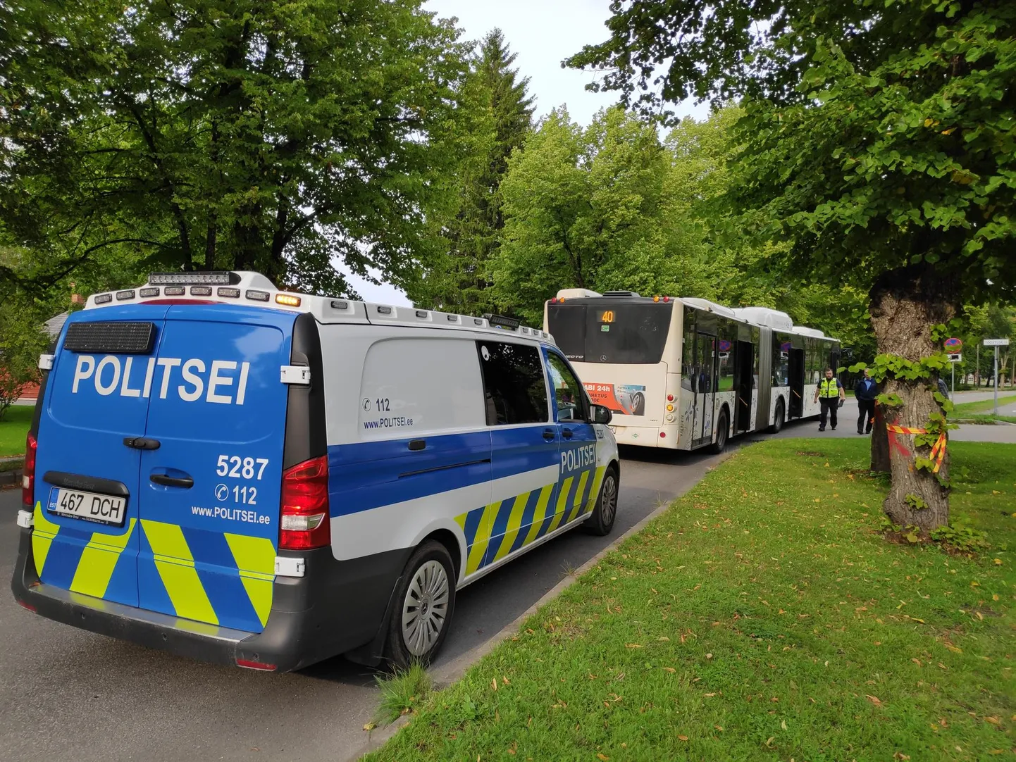 Sindis kukkus järsult pidurdanud liinibussis vanem naine.