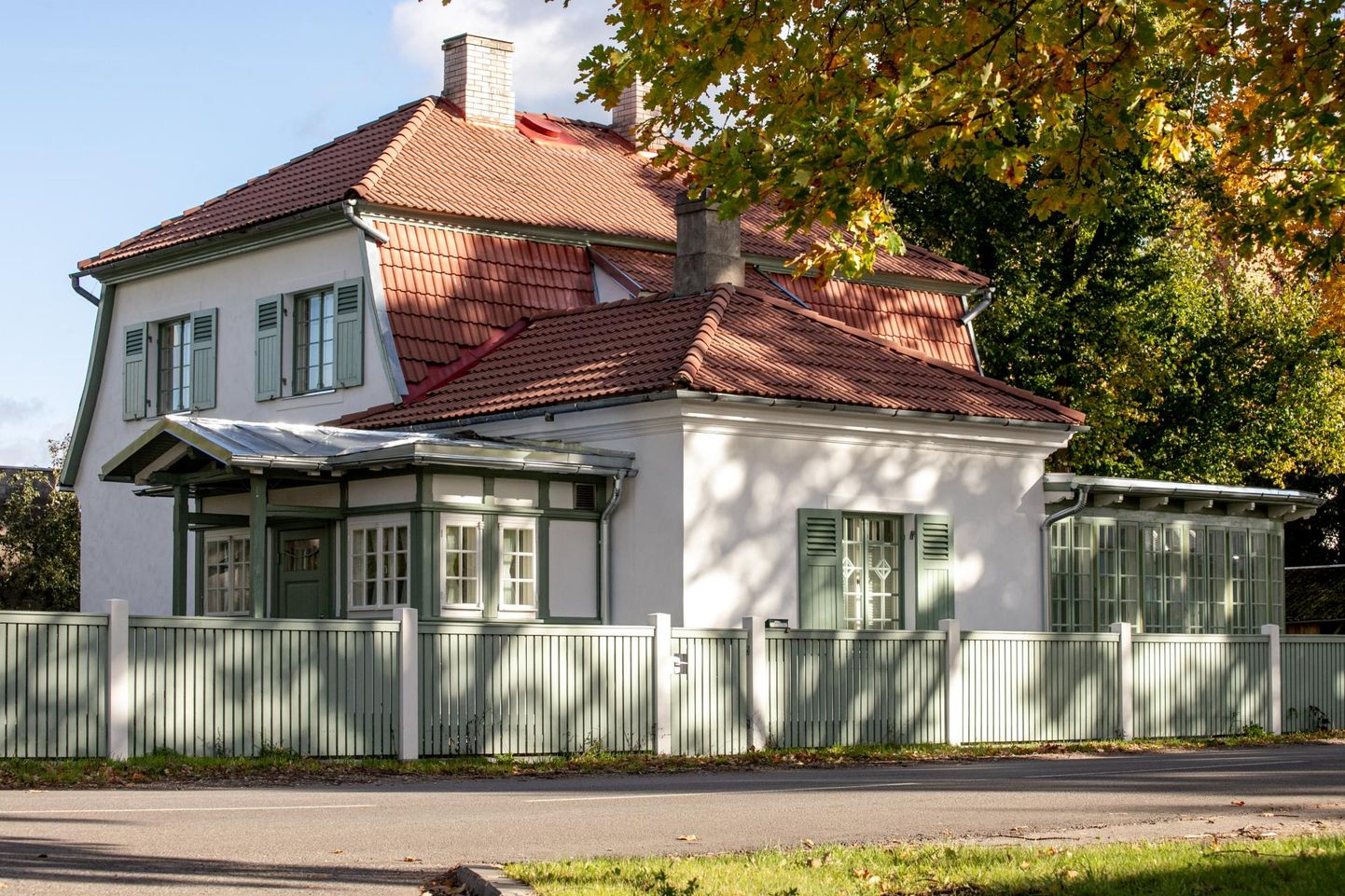 Hästi restaureeritud kohaliku pärandi nominent on Pärnus Suur-Jõe 46 asuv elamu, mis ehitati omaaegse Pärnu linna suurkaupmehe ja töösturi Hans Diedrich Schmidti suvevillaks.