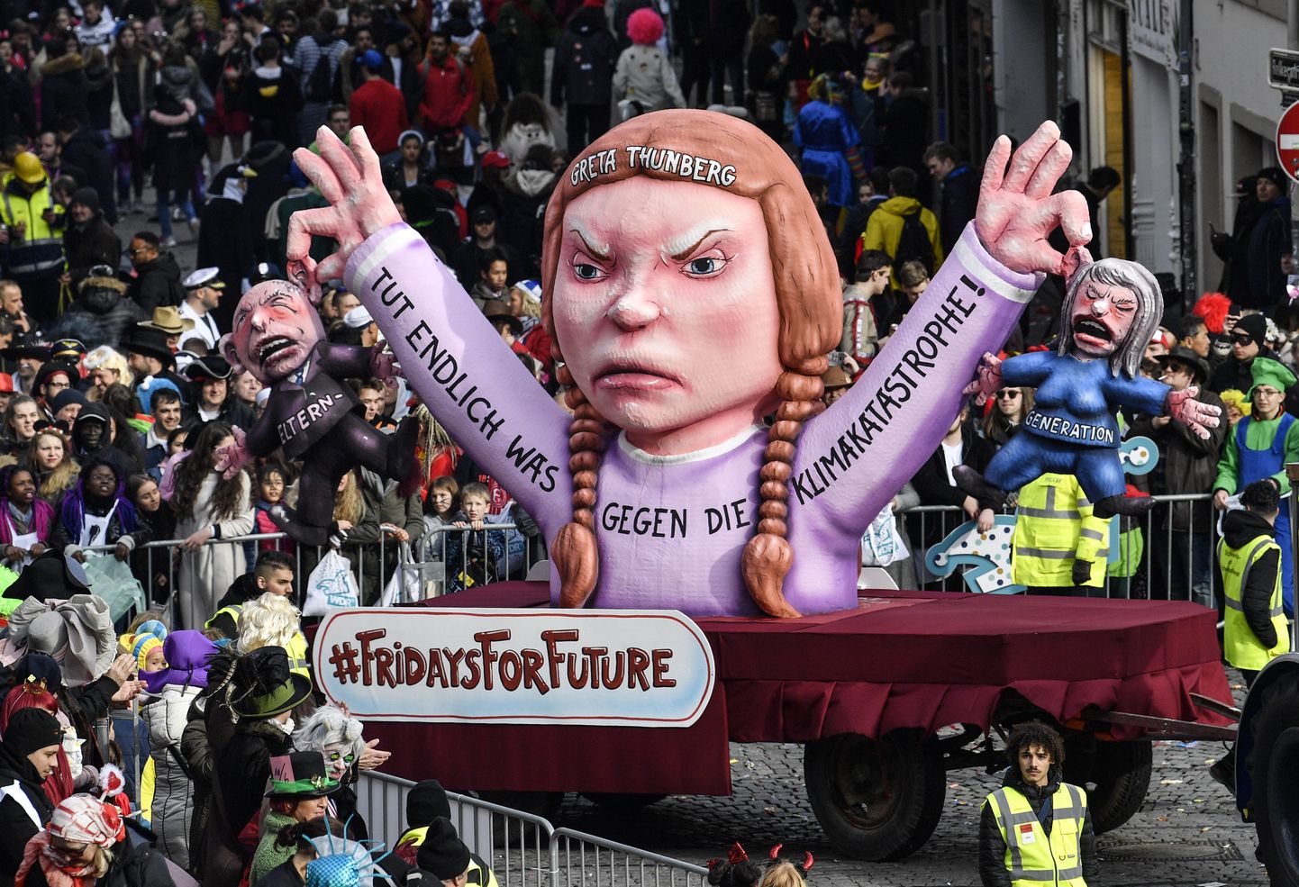 Kliimaaktivismi sümboliks kujunenud rootslannat Greta Thunbergi kuju Saksamaa karnevalil.