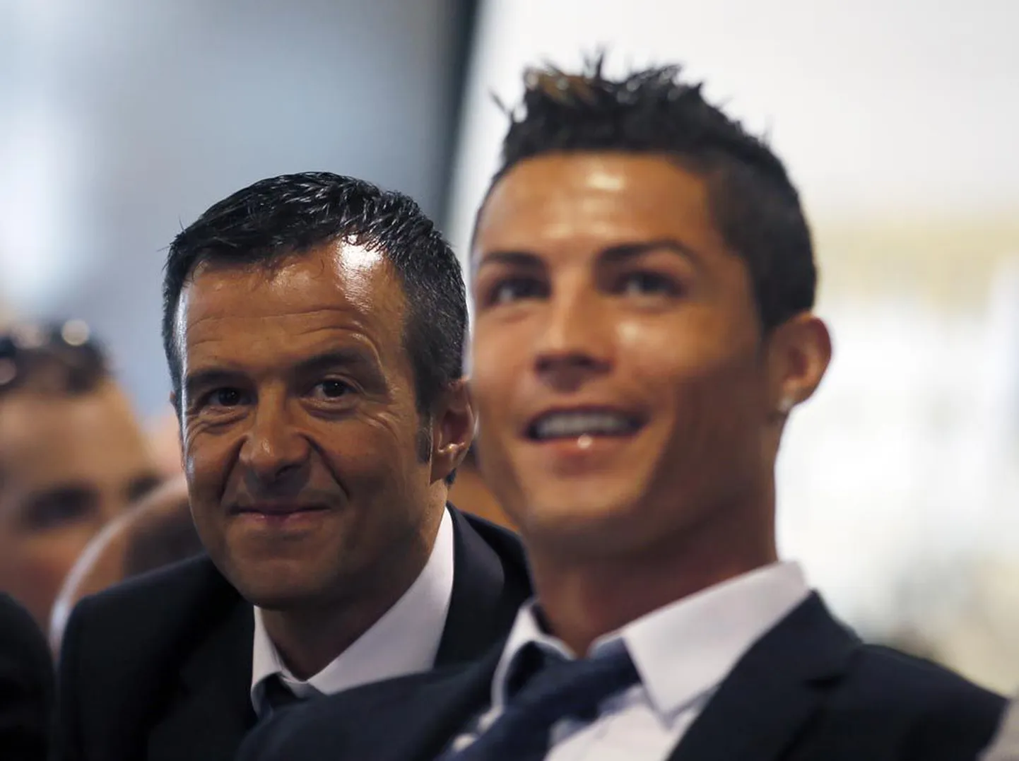 Jorge Mendese (vasakul) suurimaks tehinguks on Cristiano Ronaldo üleminek Madridi Reali 94 miljoni euro eest.