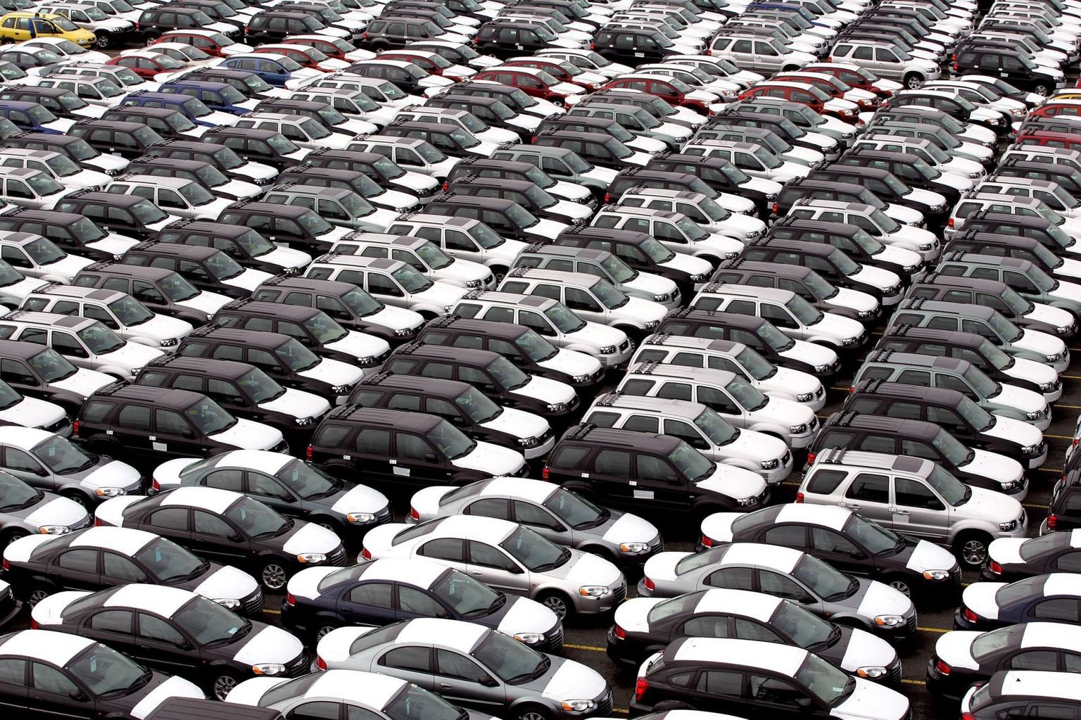 Uute autode müüjad on täheldanud, et eelmise aasta teadmatus ja ärevus taanduvad ning sõidukeid soovitakse taas rohkem välja vahetada.