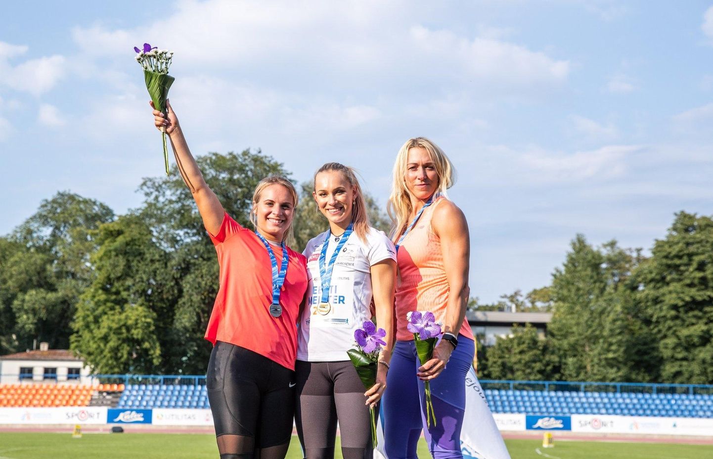 Lõunalõvi sprinteritel Kristin Saual (vasakult), Õilme Võrol ja Marje Nurgal õnnestus selja taha jätta kõik konkurendid.