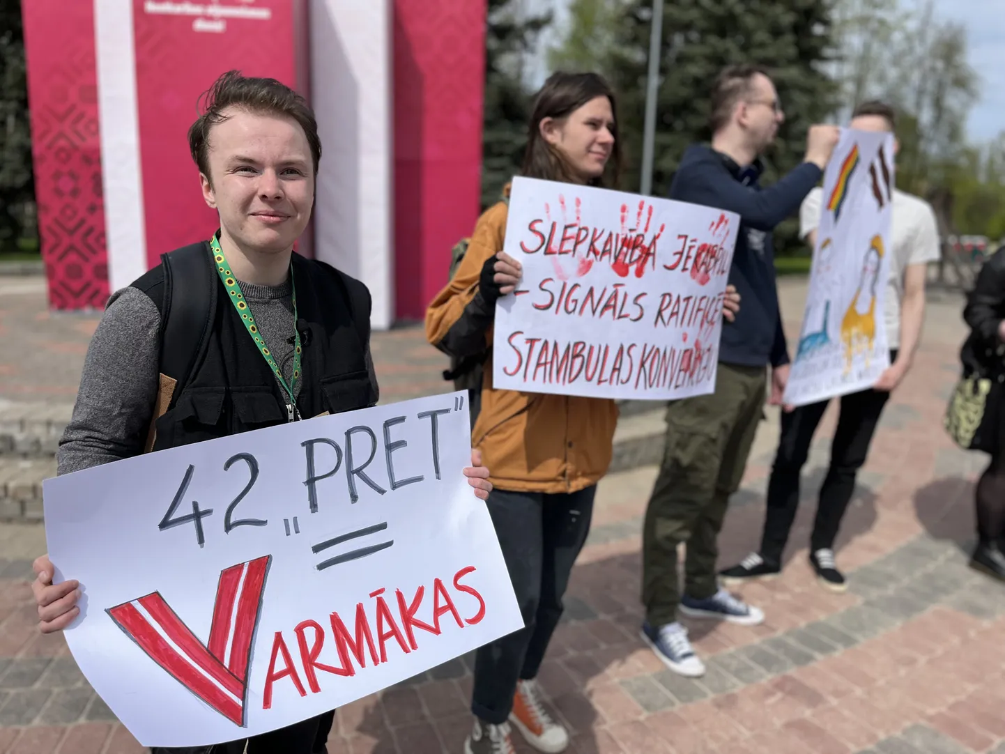 Par piederību LGBT+ kopienai piekautais Līvajs Amareins