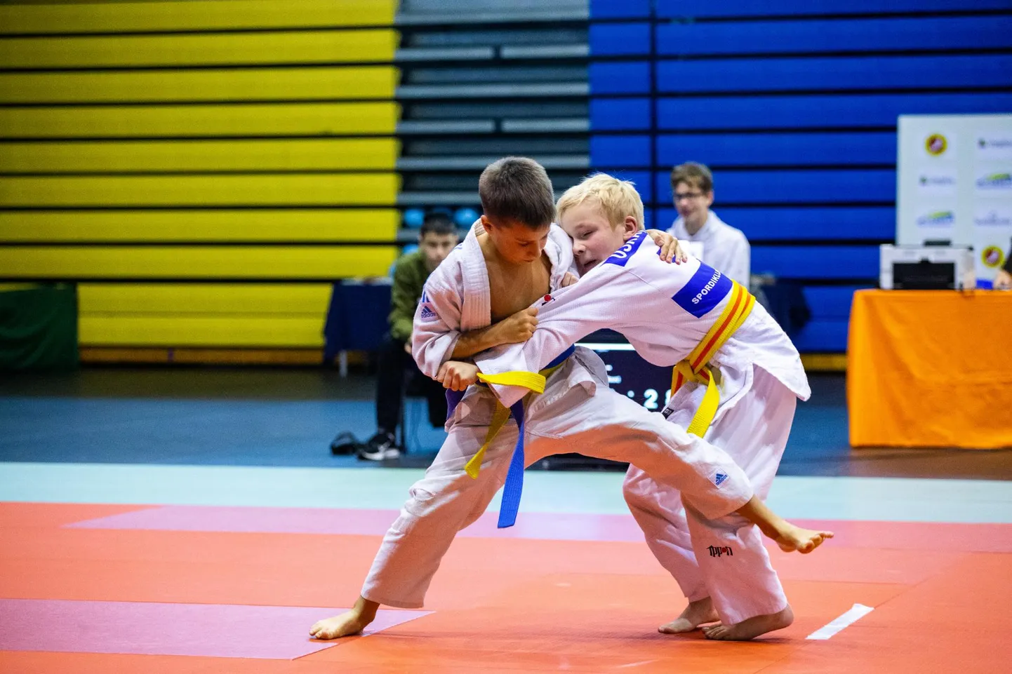 Lapsed said judovõistlustel nahavahe soojaks.