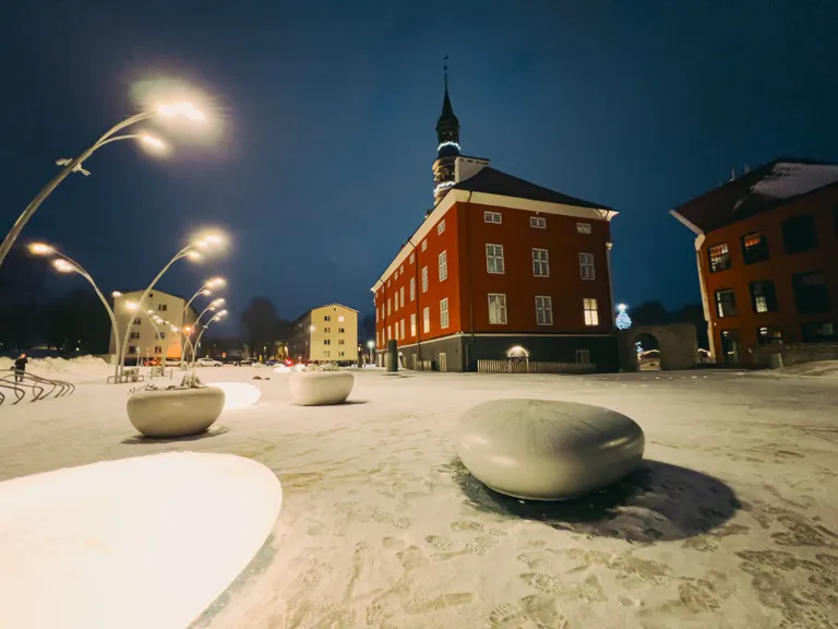 В предрождественской Нарве центром народных гуляний стали Ратуша и две площади рядом с ней - Ратушная и Стокгольмская.