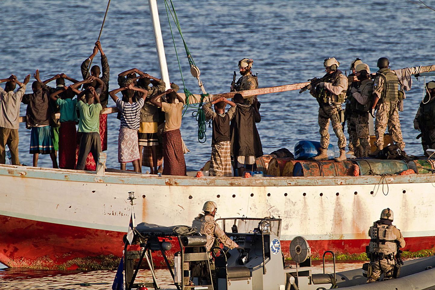 Pohjanmaa meeskonnaliikmed pidasid arvatavate Somaalia piraatide laeva kinni 6. aprillil.