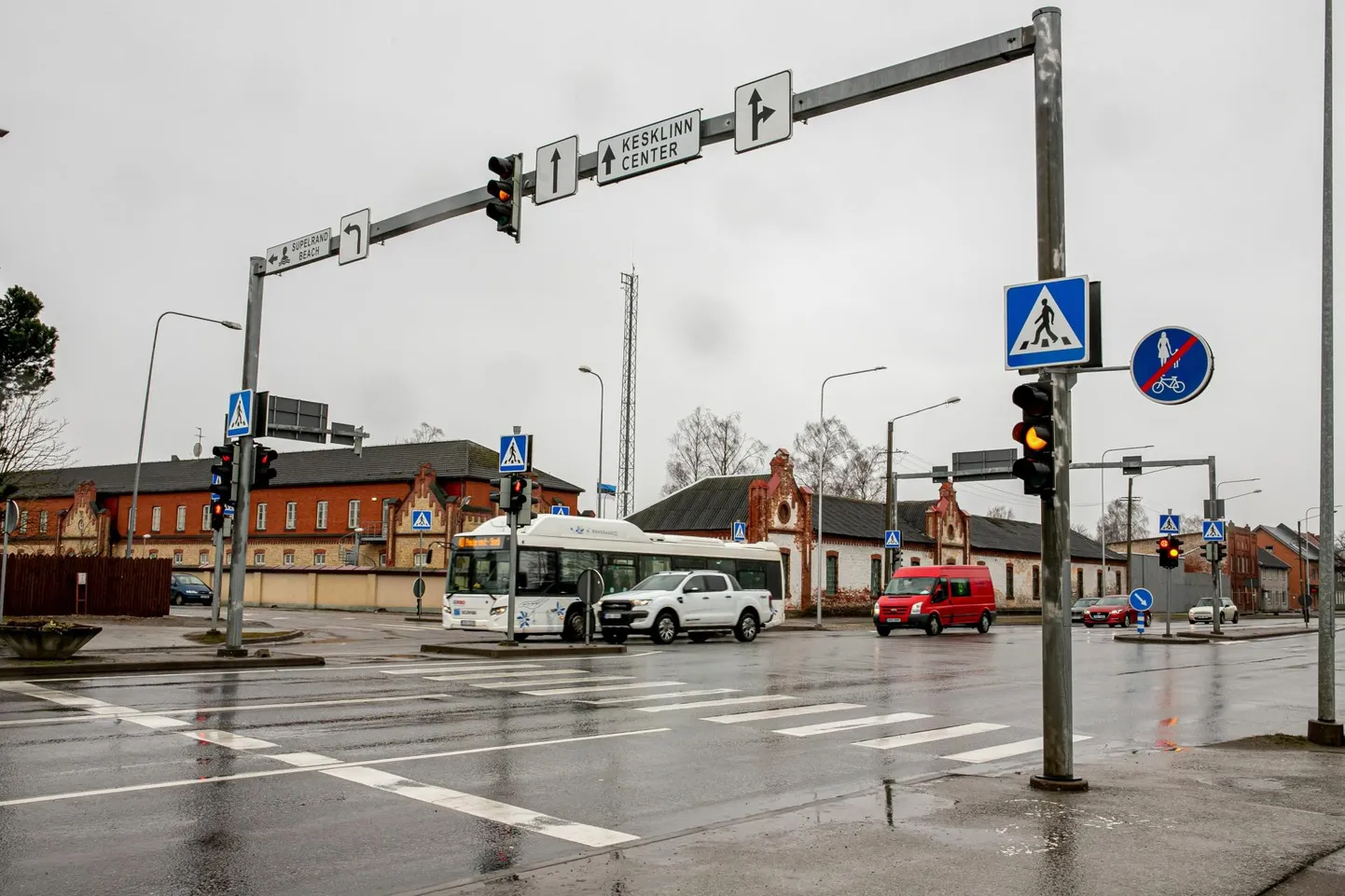 Pärnu Riia maantee ja Tammsaare puiestee ristmik on üks kohtadest, kust rohelise laine ajal peatumata läbi pääseb.