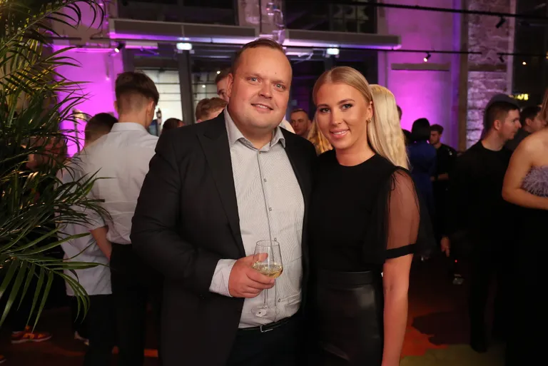 «Villa» finaalpidu Noblessneris 22.12. Andres Puusepp ja Sandra Siimussaar.