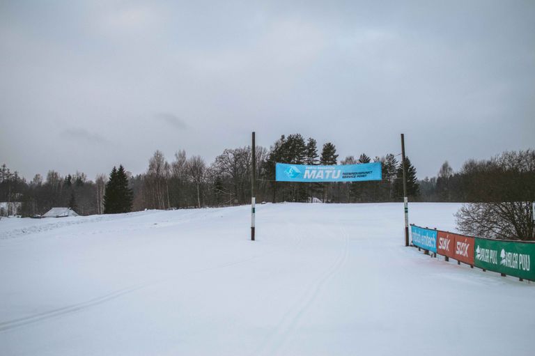 Несмотря на то, что сейчас в Эстонии снега маловато, на трассе Тартуского лыжного марафона его в избытке.