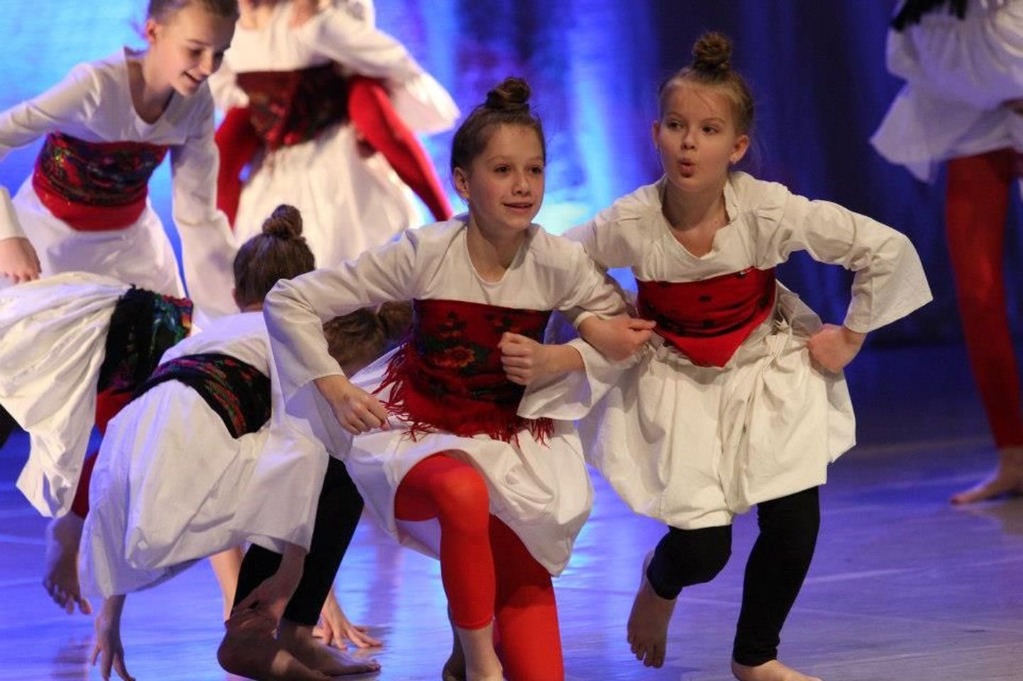 Jannne Ristimetsa tantsulapsed võitsid "Koolitantsul" Eesti-teemalise tantsuga laureaaditiitli.
