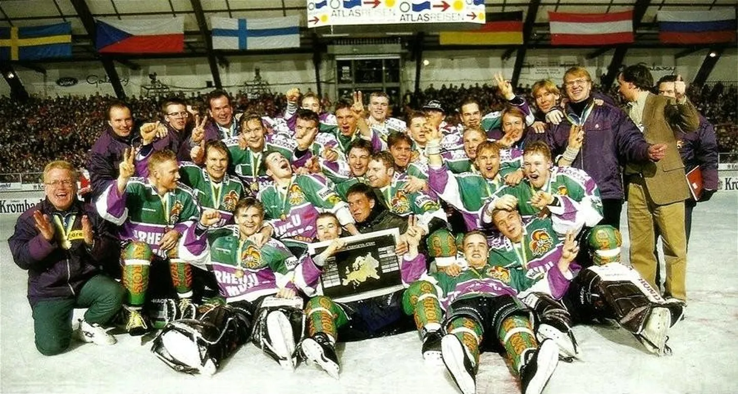 Helsingi Jokerit tähistamas 1996. aasta Euroopa karikavõitu.