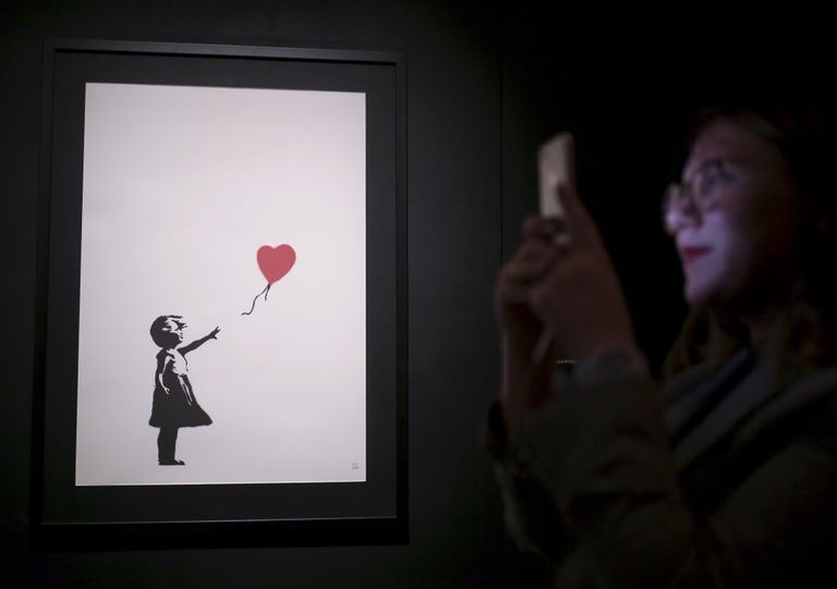 Banksy taies «Girl with Balloon».