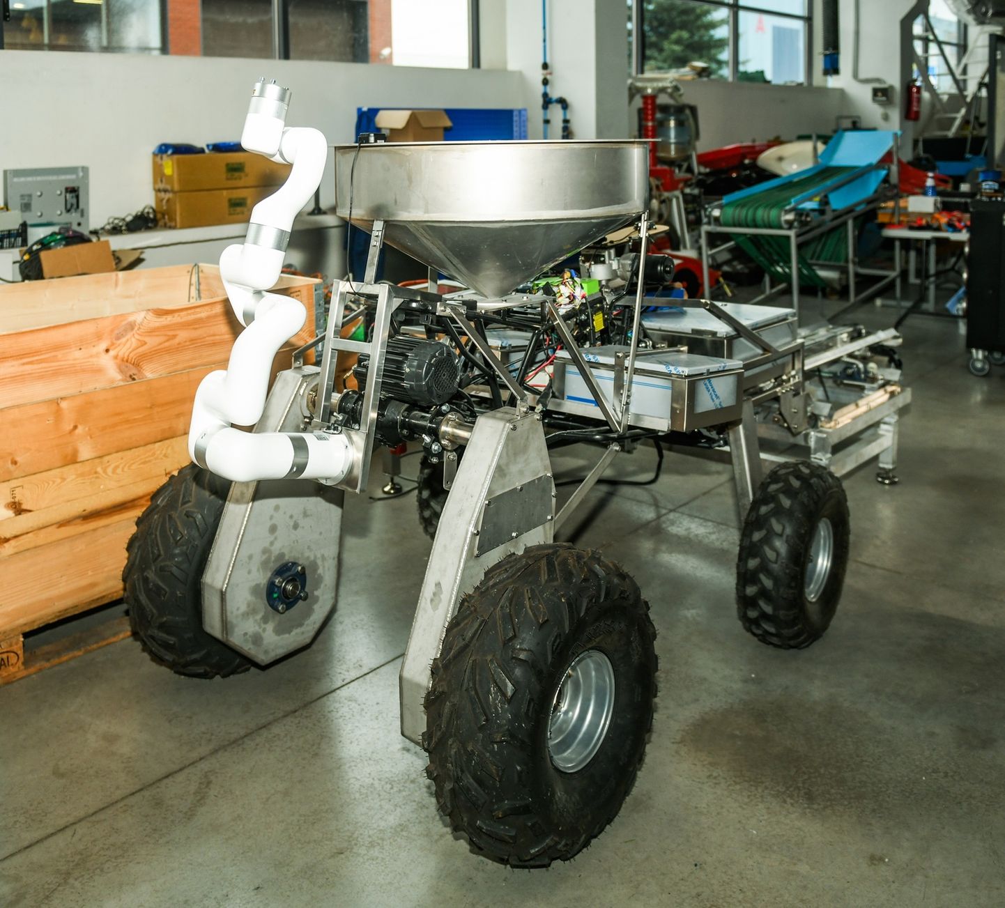 Robotväeturi ning selle autonoomse hooldejaama ja akuvahetusseadme prototüübiga on võimalik tutvuda 18.-20. aprillini toimuval Maamessil.