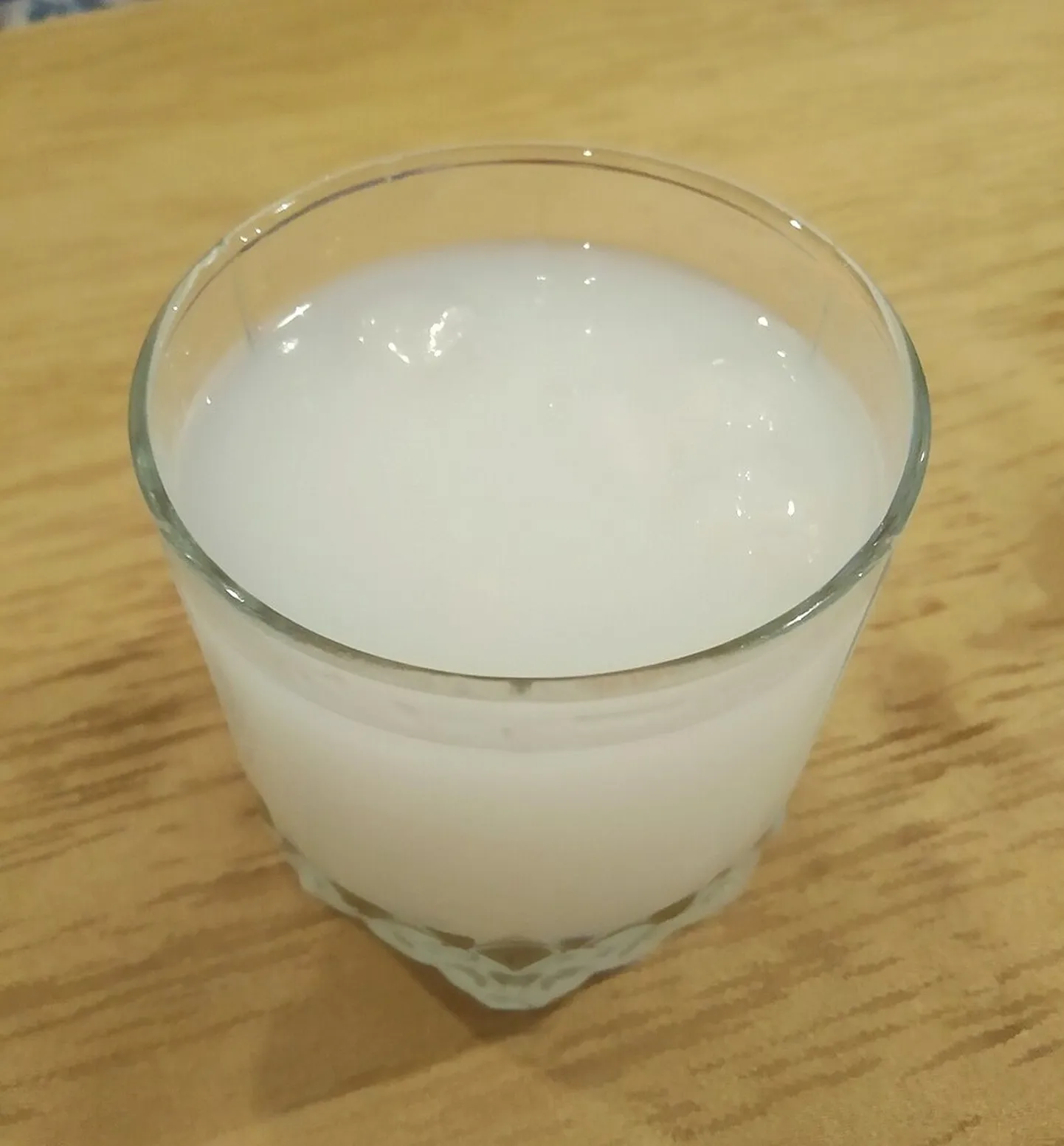 Türgi kuulsaim naps on aniisiliköör arak ehk raki (pildil vee ja jääga serveerituna). Kahjuks on raki vahel sisaldanud ka surmavat metanooli.