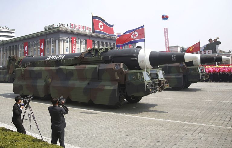 Põhja-Korea KN-08 mandritevaheline ballistiline rakett Pyongyangi militaarparaadil