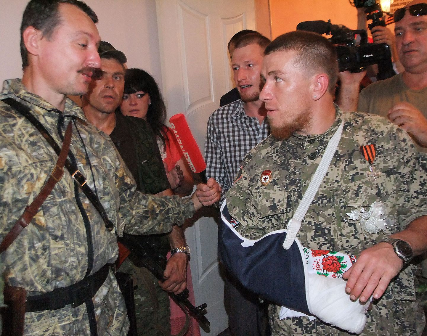 Igor Strelkov ja Arsen Pavlov. Pavlov hüüdnimega Motorola juhtis 2014. aasta aprillis alanud Donbassi sõjas valitsusvastast relvaüksust Sparta. Pavlov hukkus mullu oktoobris improviseeritud lõhkekeha plahvatuses ühes Donetski elamu liftis.